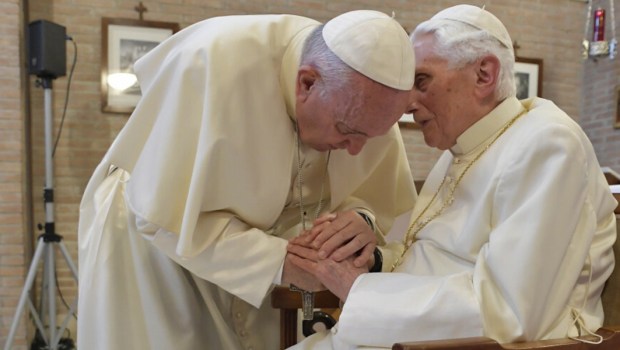 Papa Francisco e Papa Bento XVI