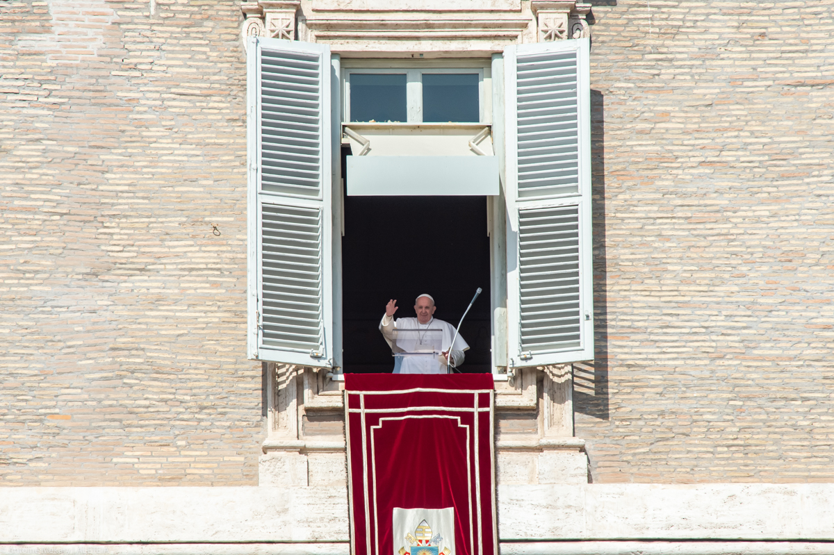 WEB2-AMFEB2821-Pope-Francis-Angelus-Antoine-Mekary-ALETEIA-AM_7805.jpg