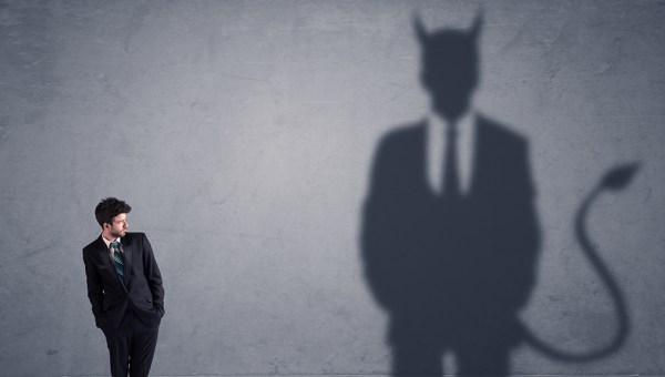 o demônio à sombra dos bons que se corrompem