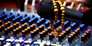 Lançada 1ª emissora católica de rádio em país que teve 100% dos padres presos pela ditadura