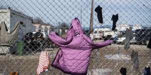 Conheça duas mães que vivem em campos de refugiados na Grécia