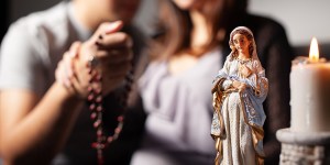 Mês de Maria: pede à Mãe que o Filho atende