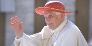 Bento XVI faz 94 anos e é o primeiro Papa a atingir essa idade na história