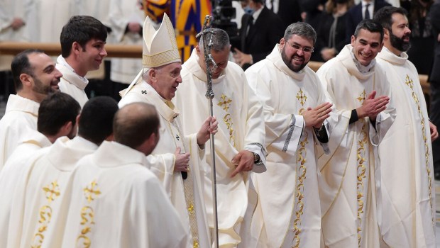 Papa Francisco e novos sacerdotes