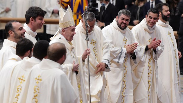 Papa Francisco e novos sacerdotes