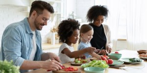 Estudo aponta 2 hábitos da infância que geram adultos mais felizes