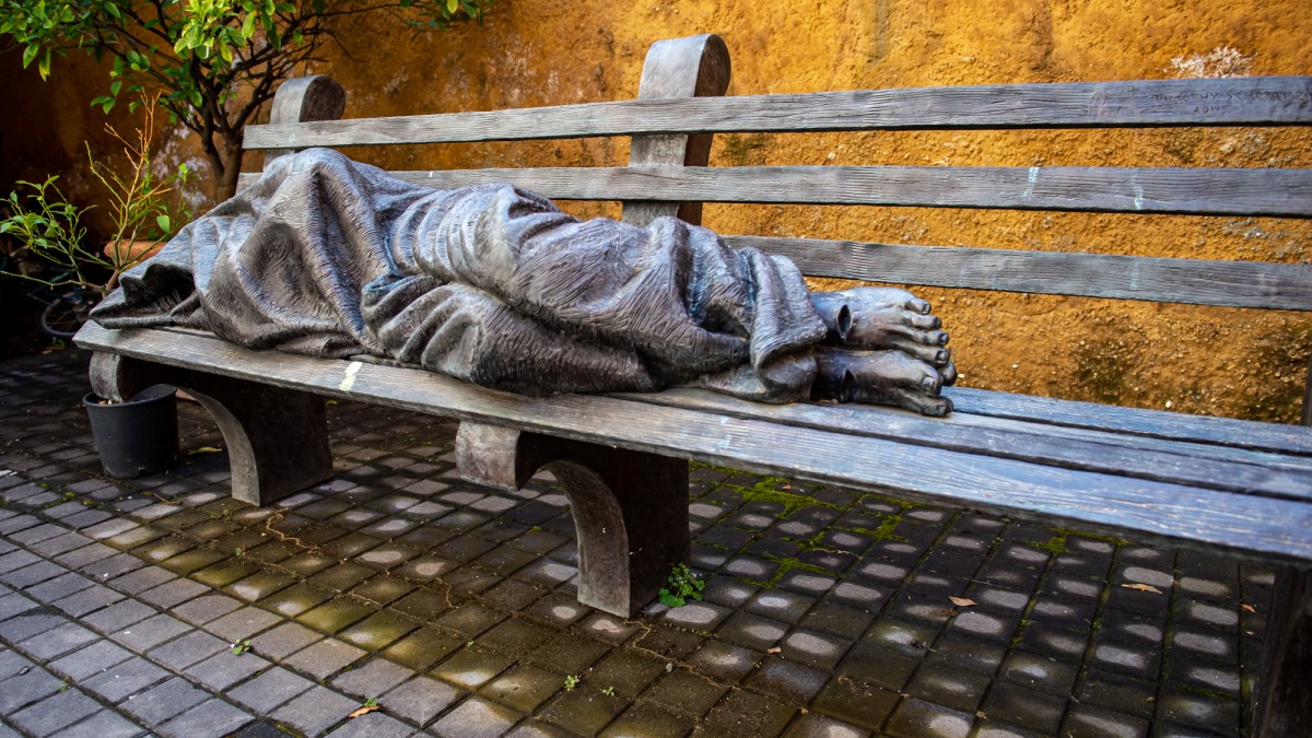 WEB2-WEB2-Relief-of-John-Paul-II-Statue-of-Jesus-Homeless-man-lying-on-a-bench-Antoine-Mekary-ALETEIA-AM_1929.jpg