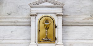 Profanação em Roma: Papa pede orações de reparação em todas as missas