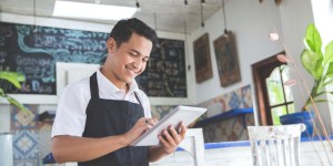 Ser de Deus é rentável? Padre lança livro para empreendedores