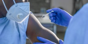 As 5 perguntas que os católicos mais fazem sobre vacina anti-covid (e as respostas)
