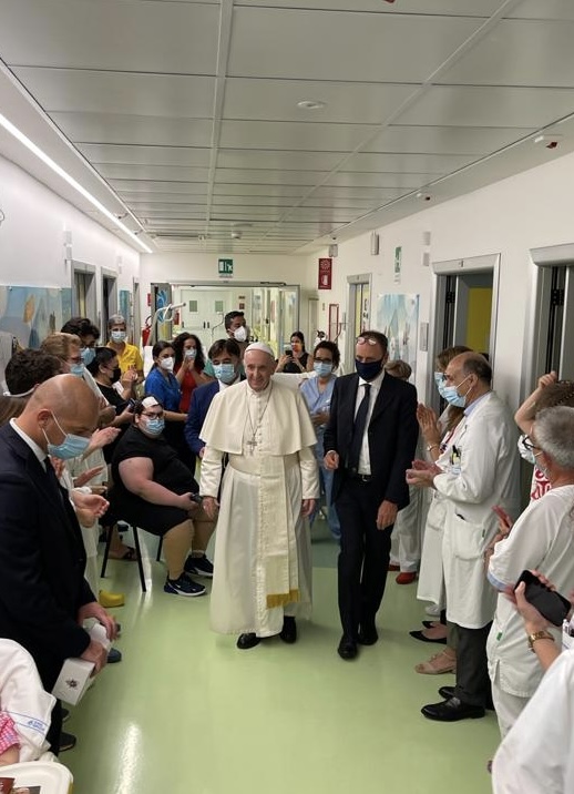 WEB-POPE-FRANCIS-Policlinico-Agostino-Gemelli-foto5.jpg