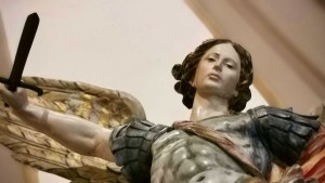 São Miguel Arcanjo com sua espada