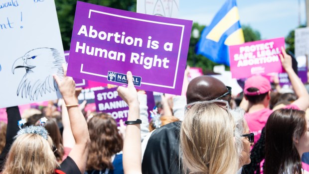 Militantes pró-aborto