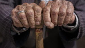 ELDER HANDS