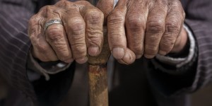 Quando o avô perguntou ao neto: &#8220;Você já olhou de verdade para as suas mãos?&#8221;