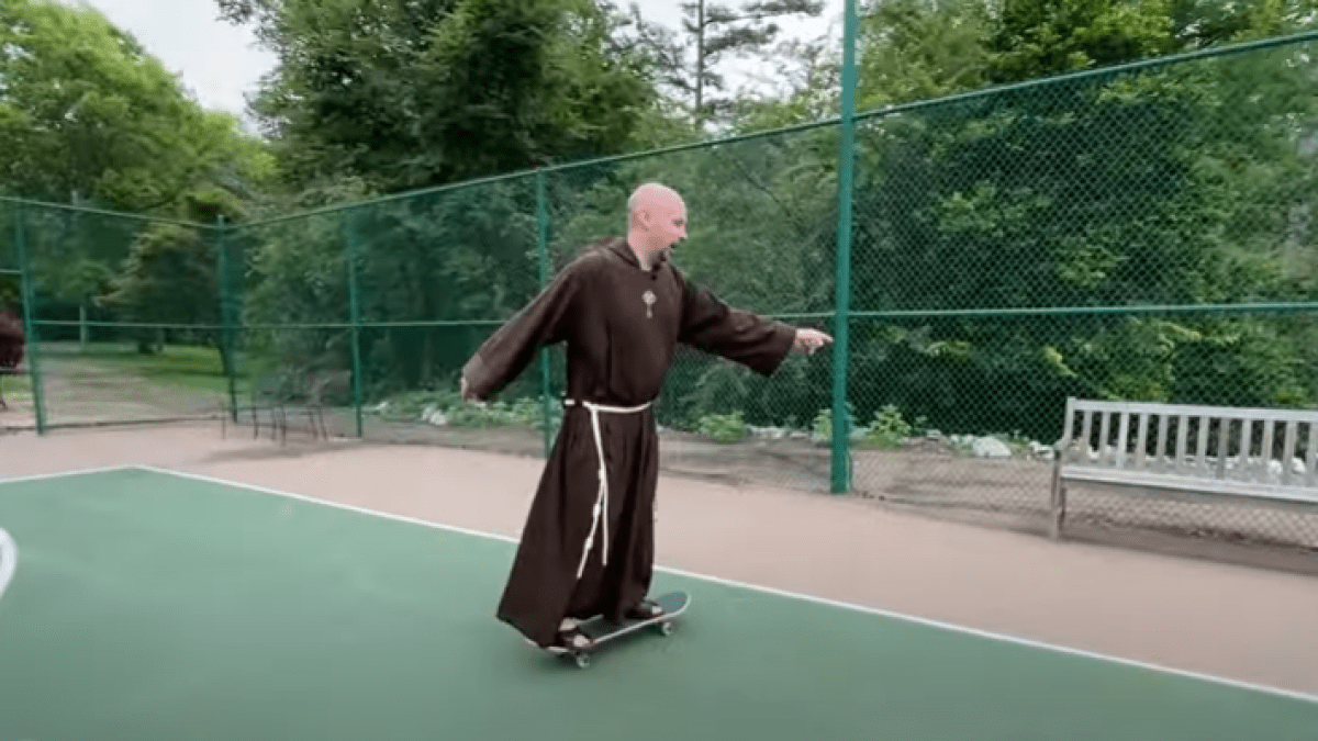 O padre skatista John Paul Zeller