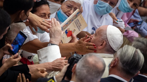WEB-AMA2521-POPE-AUDIENCE-AUGUST-25-21-AMA1821-Antoine-Mekary-ALETEIA-AM_9086.jpg