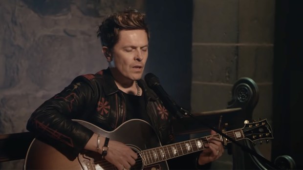 Michael Patrick Kelly feat. Jennifer Haben - Salve Regina