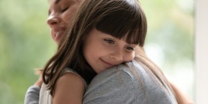 Cultivar a gratidão muda o cérebro e deixa pessoas mais felizes