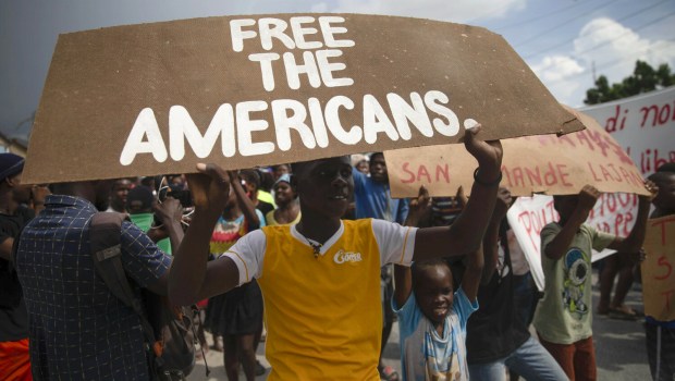 Manifestação por soltura de missionários sequestrados no Haiti