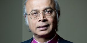 Ex-bispo anglicano foi ordenado padre católico neste sábado