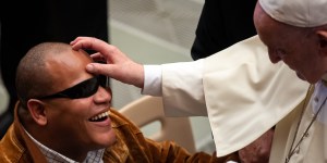 Papa: a única coisa que podemos fazer nos momentos de dificuldade