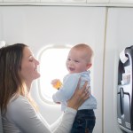 “Anjo da guarda” aparece para ajudar mãe que viajava sozinha com um bebê