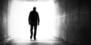 Sendo o suicídio pecado grave, quem tira a própria vida está condenado?