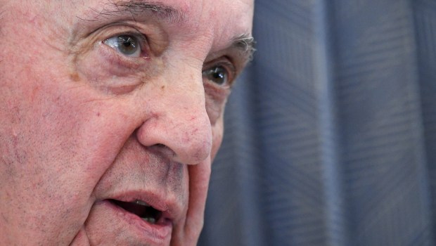 Papa Francisco na Grécia disse que Deus chama os jesuítas à humilhação