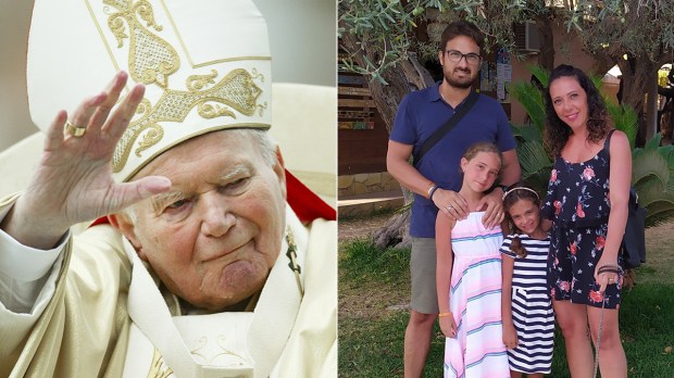 Pope John Paul II | Shutterstock - Ivana Greco - Facebook Silvia Lucchetti - publicado em 14/01/22