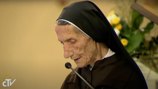 Irmã Marije Kaleta, a freira que batizava bebês escondida dos comunistas