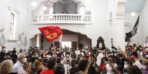 Juristas católicos repudiam invasão a igreja em Curitiba