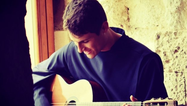 Irmão Vinicius Sotocorno vence festival de música cristã em Sanremo