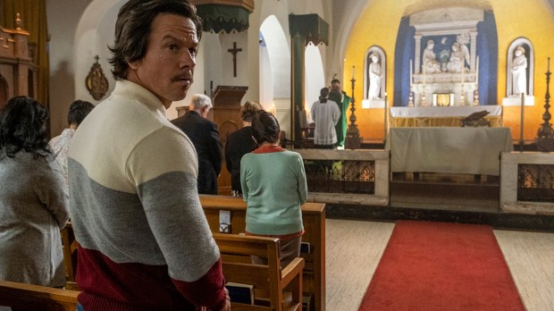 Mark Wahlberg como Padre Stu