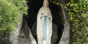 Nossa Senhora de Lourdes: uma história de milagres