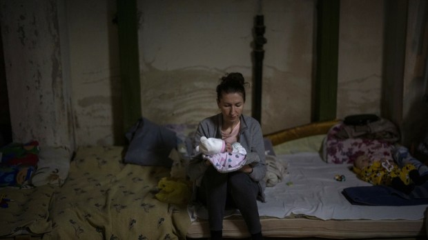 Ucranianas refugiadas com bebês