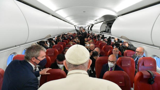 Viagem do Papa Francisco à Ucrânia? Ele responde sobre possibilidade durante voo de volta de Malta