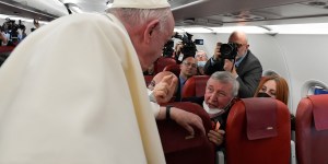 Papa Francisco reconhece problemas pessoais de saúde ao voltar de Malta