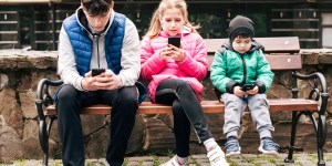 Celulares, smartphones e redes sociais devem ser ilegais para menores de idade?