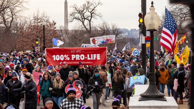 Manifestação pró-vida defende fechamento de clínicas de aborto
