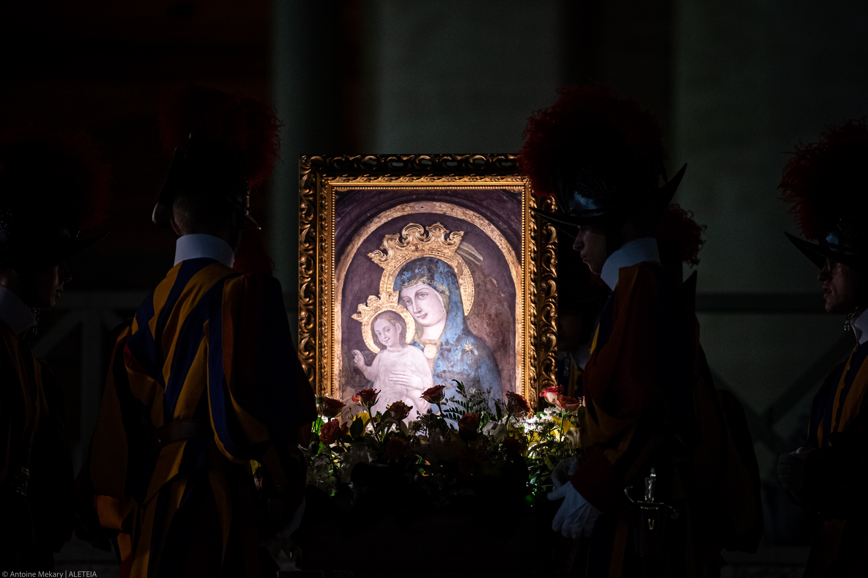 Marian-Month-Mater-Ecclesiae-Procession-aux-flambeau-May-28-2022