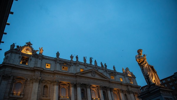 Marian-Month-Mater-Ecclesiae-Procession-aux-flambeau-May-28-2022
