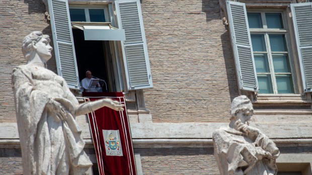 Papa Francisco alerta contra a ganância e a cobiça