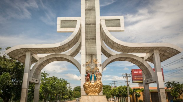 Pórtico de entrada da cidade de Trindade, GO