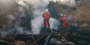 Incêndios florestais forçam monges famosos pelo canto gregoriano a deixar mosteiro