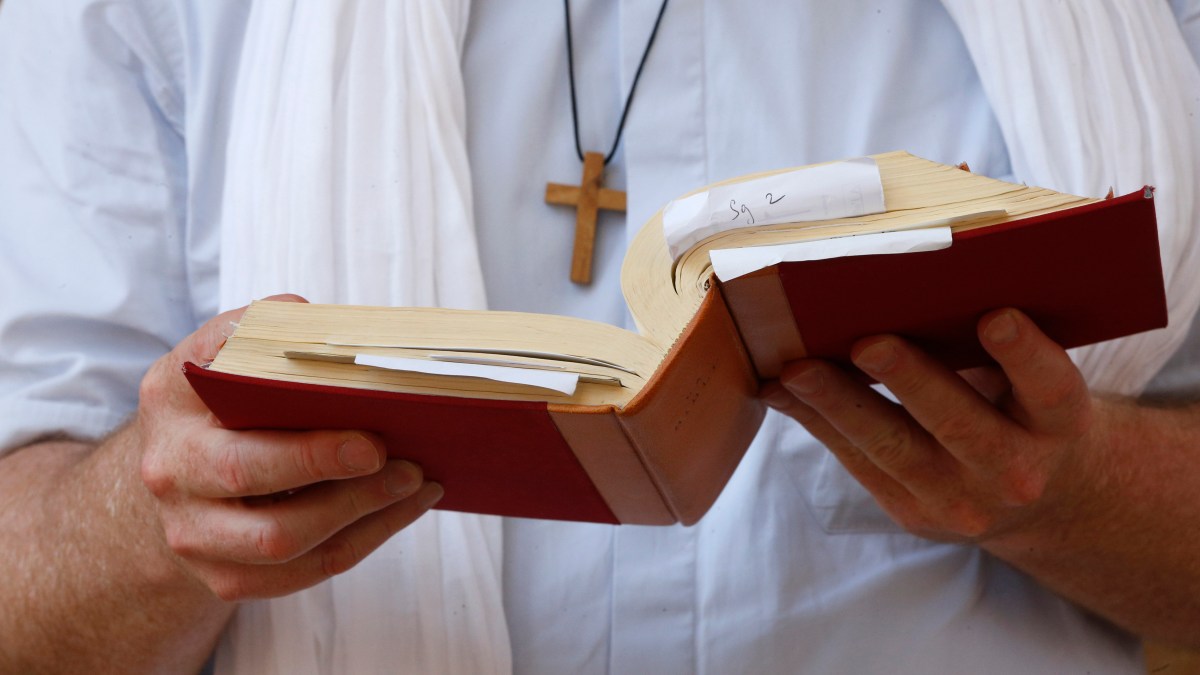 pretre-bible.jpg