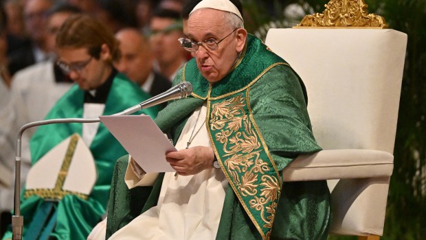 Papa Francisco celebra a liturgia com novos cardeais