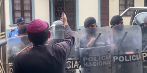 Ditadura da Nicarágua detém bispo crítico ao regime
