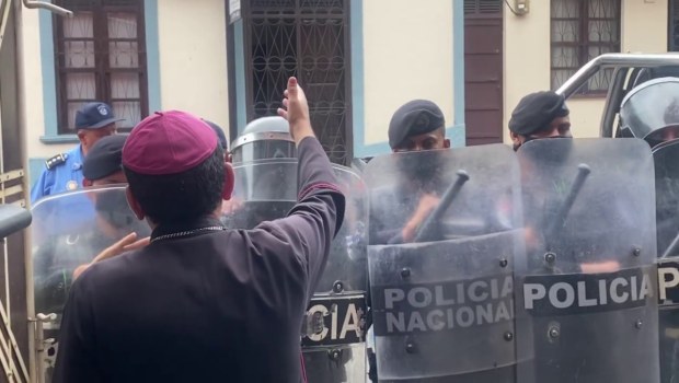 Ditadura da Nicarágua detém bispo de Matagalpa, que é um dos mais de 100 religiosos católicos sequestrados, presos ou mortos em 2022