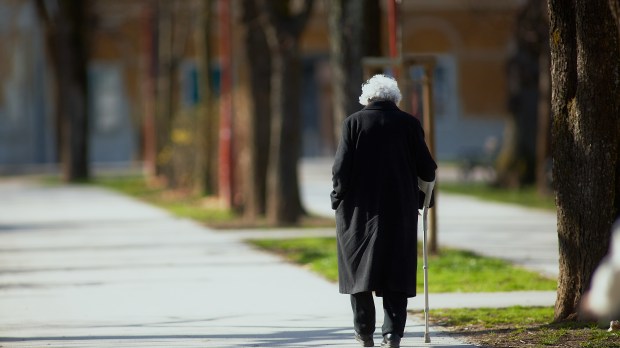 OLD-PEOPLE-CANE-SHUTTERSTOCK-shutterstock_424260028.jpg